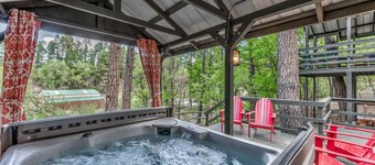 MidTown Retro Riverfront Cabin- !HOT TUB, Riverview Deck PET