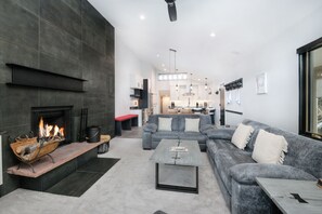 Smart TV, fireplace, DVD player, books