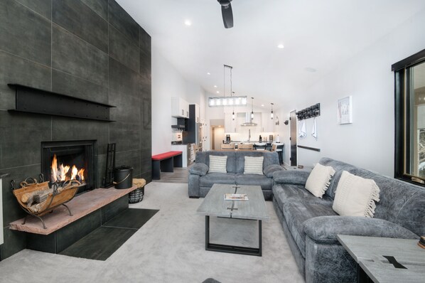 Smart TV, fireplace, DVD player, books - Newly Remodeled Luxury Vail Valley Condo 3 BR/3 Bath  Private Ski Shuttle (Avon)