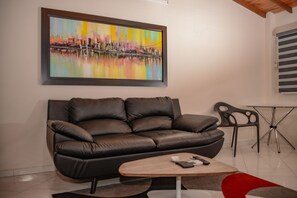 Télévision, lecteur de DVD, chaîne hi-fi