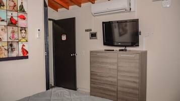 1 chambre, bureau, fer et planche Ă repasser, Wi-Fi