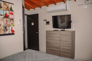 1 chambre, bureau, fer et planche à repasser, Wi-Fi