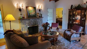 Smart-TV, Kamin, DVD-Player