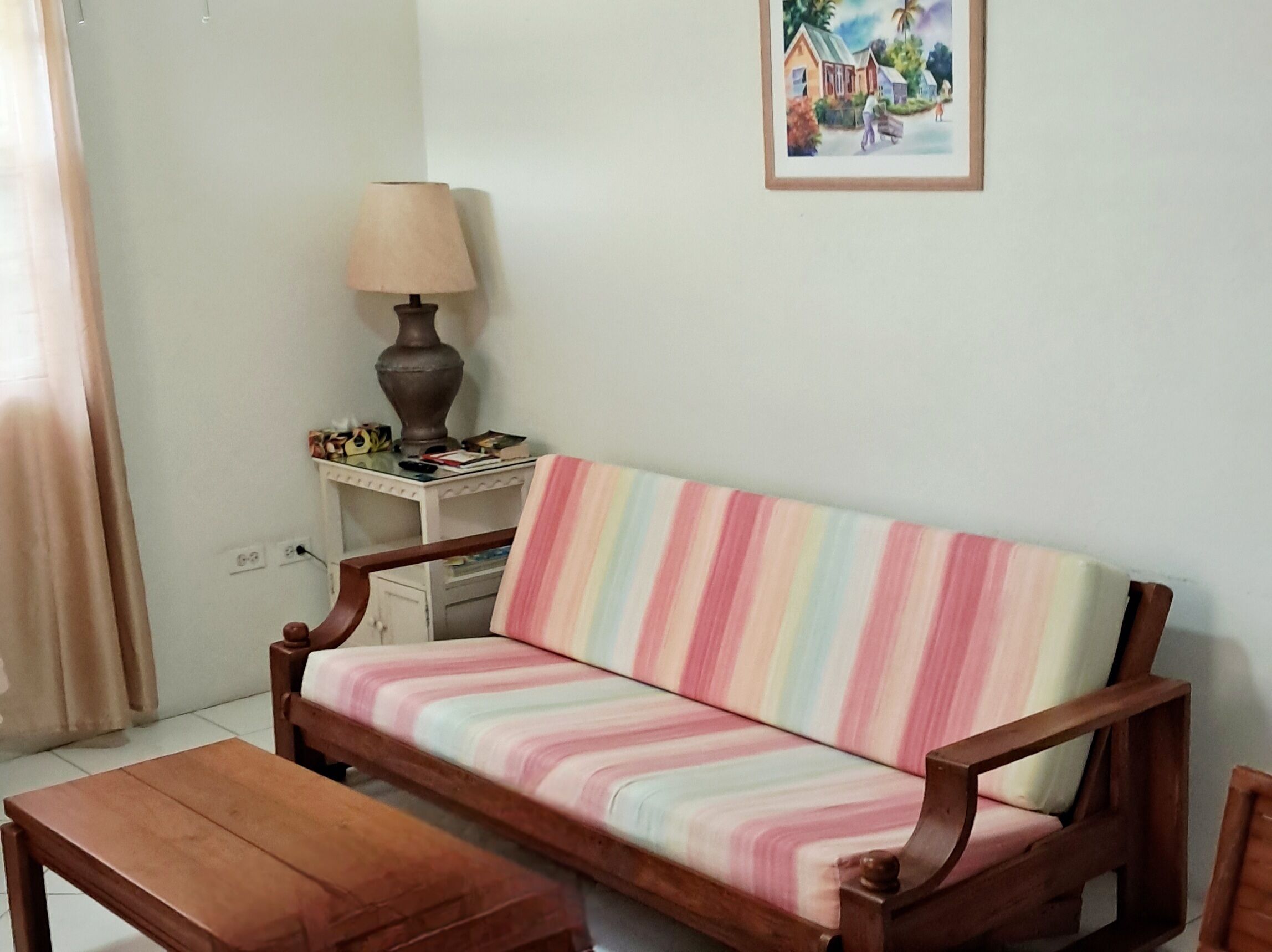 Een smart-tv en een stereo