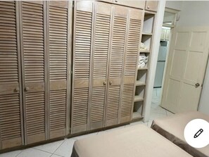 1 bedroom, in-room safe, iron/ironing board, free WiFi