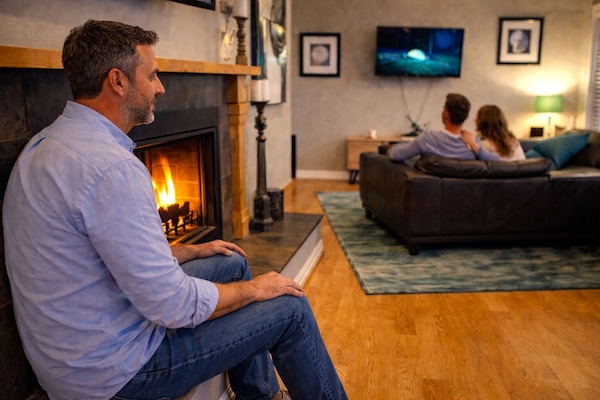 Smart TV, fireplace, DVD player, table tennis