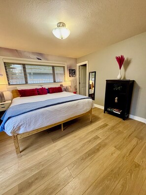 3 多间卧室、办公桌、熨斗/熨衣板、旅行婴儿床