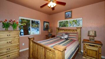 4 bedrooms, desk, iron/ironing board, free WiFi
