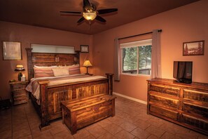 4 bedrooms, desk, iron/ironing board, free WiFi