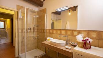Bathtub, hair dryer, bidet, towels