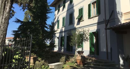Villa between Florence Siena and Pisa. 1 km to village. A/C in all rooms-Wi Fi