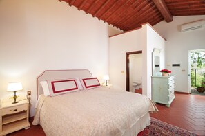 10 bedrooms, in-room safe, iron/ironing board, travel crib