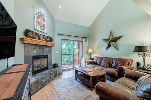 Comfort and Mountain Charm – 3-Bedroom Condo at Timber Run, Walk to Slopes!
