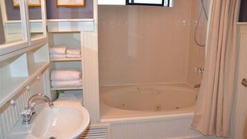 Ensemble douche/baignoire, baignoire Ă jets, serviettes fournies, savon