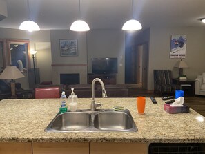 المنشأة من الداخل