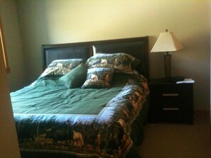 2 bedrooms, iron/ironing board, travel cot, free WiFi