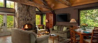 Riverside Chalet, Near Bike Trail, Hiking, Rafting, Fallingwater and mountains