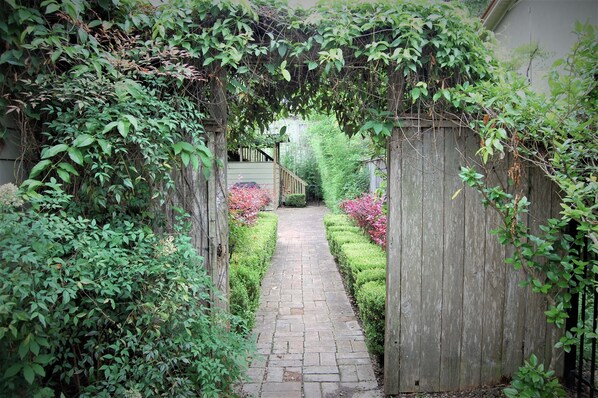 Property grounds - Cozy Studio Nestled In North University   (Austin)