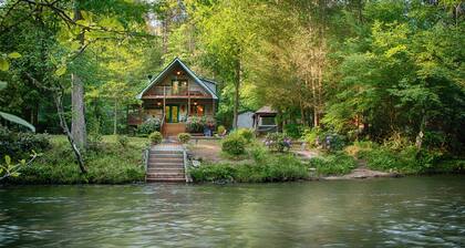 ROMANTIC TROUT FISHING CABIN - WiFi, HotTub FirePit, Blue Ridge, RiverMistCabin