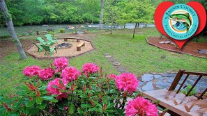 Property grounds - ROMANTIC TROUT FISHING CABIN - WiFi, HotTub FirePit, Blue Ridge, RiverMistCabin (Epworth)