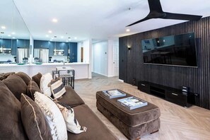 Smart-TV, DVD-Player, Musikbibliothek, Videothek