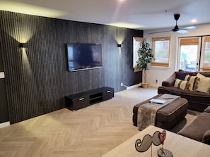 TV connectée, lecteur de DVD, médiathèque, vidéothèque