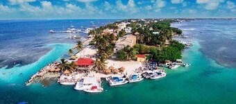 OCEANFRONT ECO-CHIC HOME WITH INFINITY POOL, DOCK, AIR CONDITIONER & TV