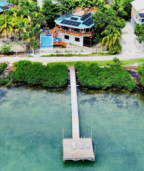 Exterior - OCEANFRONT ECO-CHIC HOME WITH INFINITY POOL, DOCK, AIR CONDITIONER & TV (Caye Caulker)
