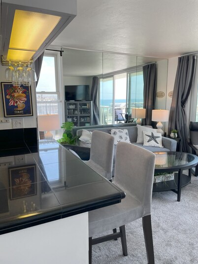 TOP FLOOR BEACH CONDO WITH STUNNING VIEWS
JUST STEPS TO THE SAND