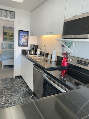 Fridge, microwave, oven, stovetop - TOP FLOOR BEACH CONDO WITH STUNNING VIEWS   
JUST STEPS TO THE SAND (San Diego)