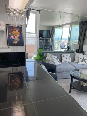 スマートテレビ、暖炉、DVD プレーヤー、書庫