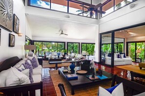 Smart TV, DVD player, books, stereo