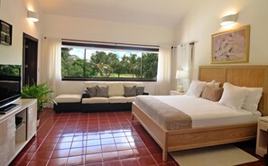 4 bedrooms, desk, iron/ironing board, travel cot