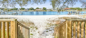 Beachfront Retreat - Sep 20-27 Open - Pet Friendly Waterfront Home, Soft White Sand Beach