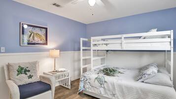 4 chambres, bureau, fer et planche à repasser, accès au Wi-Fi (inclus)