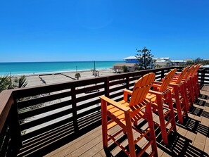 Property grounds - 30 Seconds To Beach Path! Tiki Bar with outdoor TV! Bikes, Kayaks, Sups & more! (Englewood)