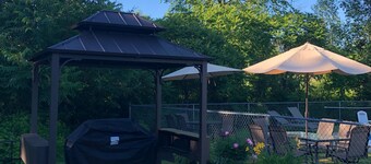 Newly Renovated Very Clean 2 Bedroom 2 Bath Condo Close to Skiing and Village