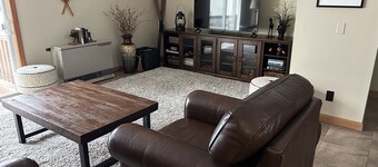 Newly Renovated Very Clean 2 Bedroom 2 Bath Condo Close to Skiing and Village