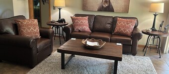 Neu renovierte 2 Schlafzimmer, 2 Badezimmer Condo in der Nähe von Skifahren und Dorf