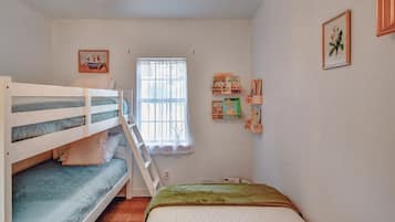 5 bedrooms, desk, iron/ironing board, free WiFi