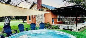 5 BR family ranch home, near Fossil Rim, hiking, farm animals and COWBOY POOL