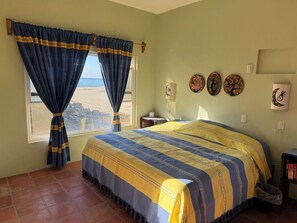 3 bedrooms, in-room safe, free WiFi, bed sheets - Beachfront Villa C/W Private Pool 3BR/3.5 BA on Secluded Beach (Huatulco)