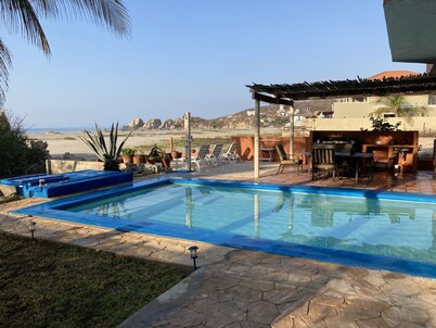 Frente a la playa Villa C / W piscina privada 3BR / 3. 5 BA en playa aislada