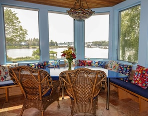 Dining - LUXURY OCEAN FRONT BOOTHBAY HARBOR HOME- 3 BED, 2 BATH, SLEEPS 10- PETS OK (Boothbay Harbor)