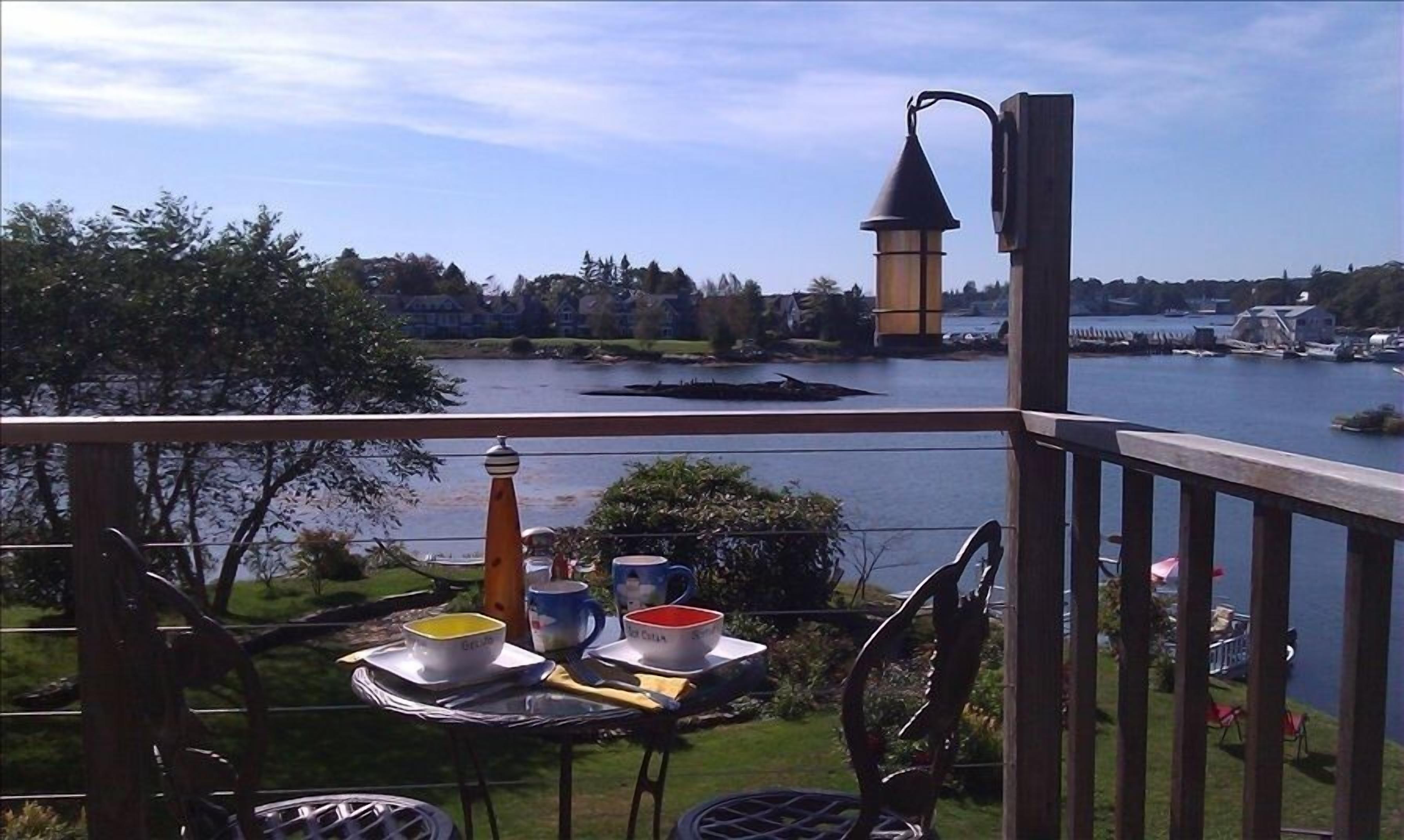 OCEAN FRONT BOOTHBAY HARBOR HOME- 3 BED, 2 BATH, SLEEPS 10- PETS OK