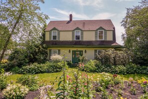 Exterior - LUXURY OCEAN FRONT BOOTHBAY HARBOR HOME- 3 BED, 2 BATH, SLEEPS 10- PETS OK (Boothbay Harbor)