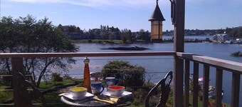 LUXURY OCEAN FRONT BOOTHBAY HARBOR HOME- 3 BED, 2 BATH, SLEEPS 10- PETS OK