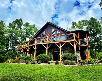 💖 Beautiful Lake Lure Log Cabin Home • Amazing Mountain Views • Fun Game Room 💖