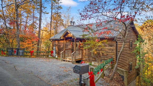 Exterior - 🐾 NO Crazy Roads 🐾 BEARS 🐾 EASY ACCESS 🐾 5Minutes off Parkway 🐾DOLLYWOOD7Miles 🐾 (Sevierville)