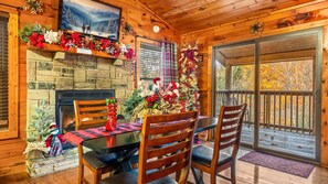 Dining - 🐾 EASY ACCESS 🐾 NO Crazy Roads 🐾 BEARS 🐾 5Minutes off Parkway 🐾DOLLYWOOD7Miles 🐾 (Sevierville)